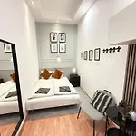 Stylish&Spacious ! Central location Kazincy Netflix