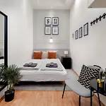 Stylish&Spacious ! Central location Kazincy Netflix