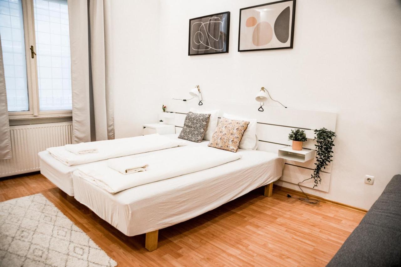 Stylish And Spacious ! Location Kazincy Netflix * Budapesta
