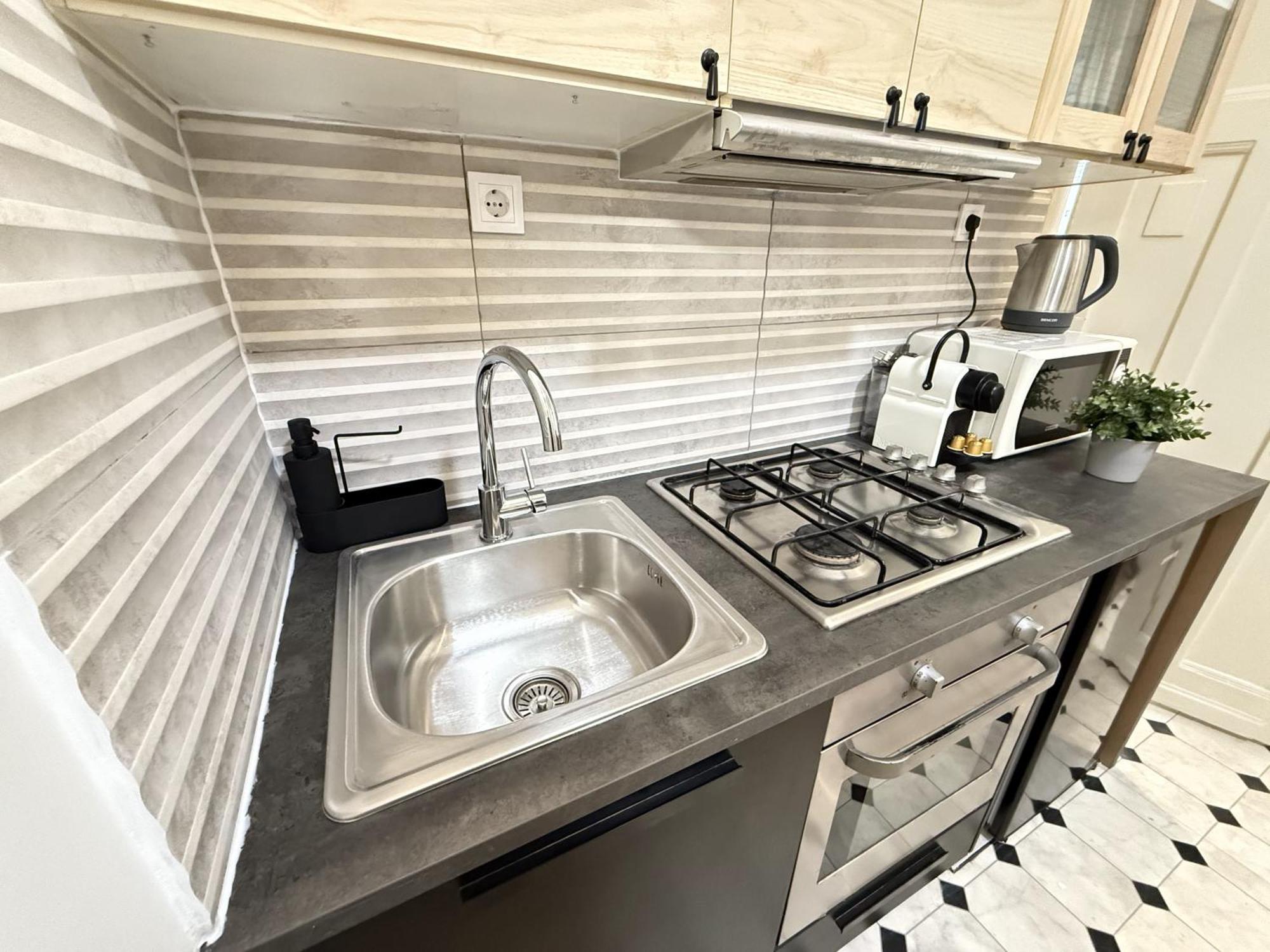 Stylish&spacious ! Location Kazincy Netflix * Budapest