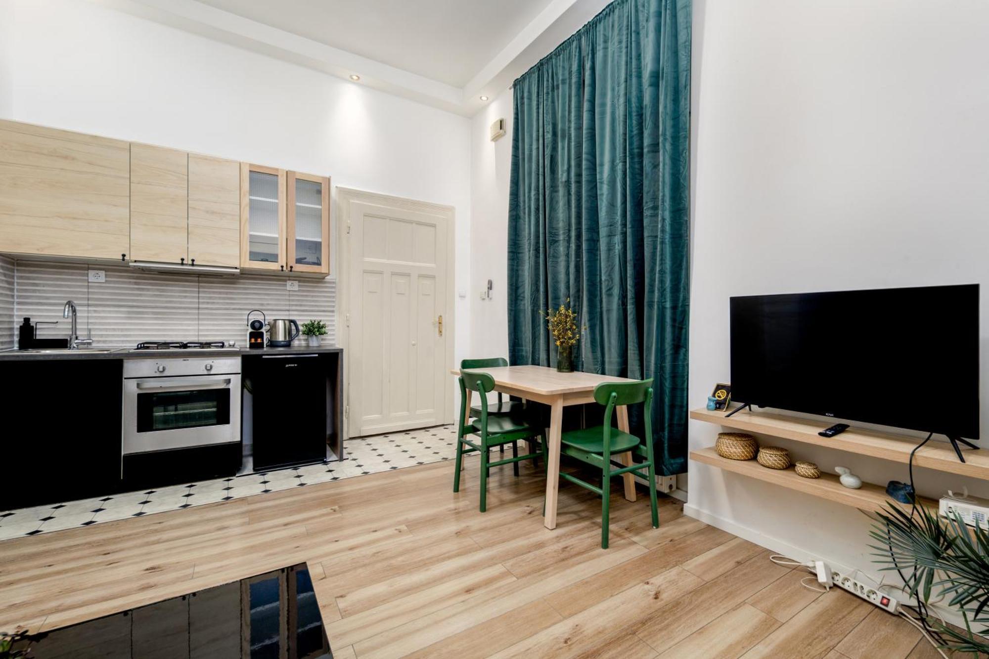 Stylish&spacious ! Location Kazincy Netflix Apartamento