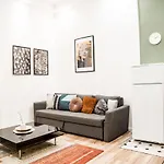 Stylish&Spacious ! Central location Kazincy Netflix