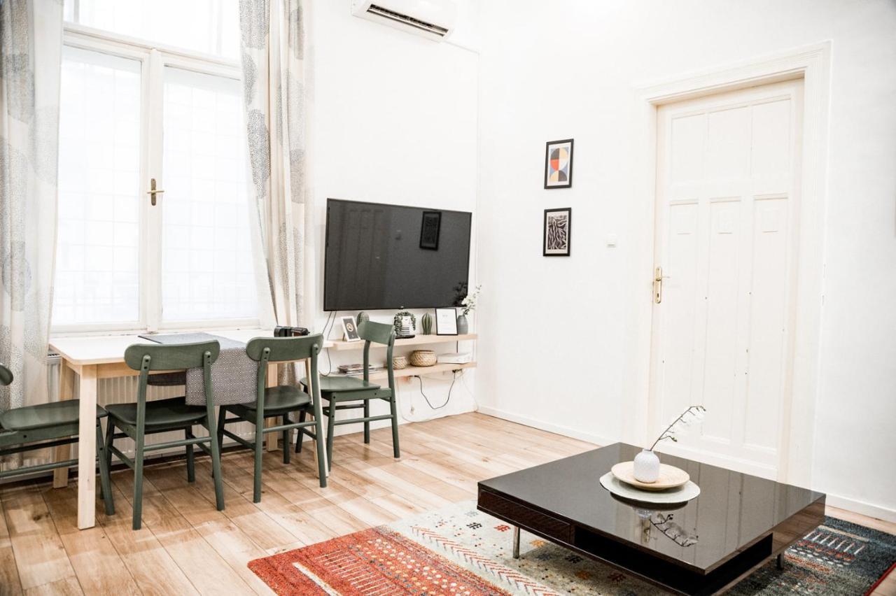 Stylish&spacious ! Location Kazincy Netflix Budapest